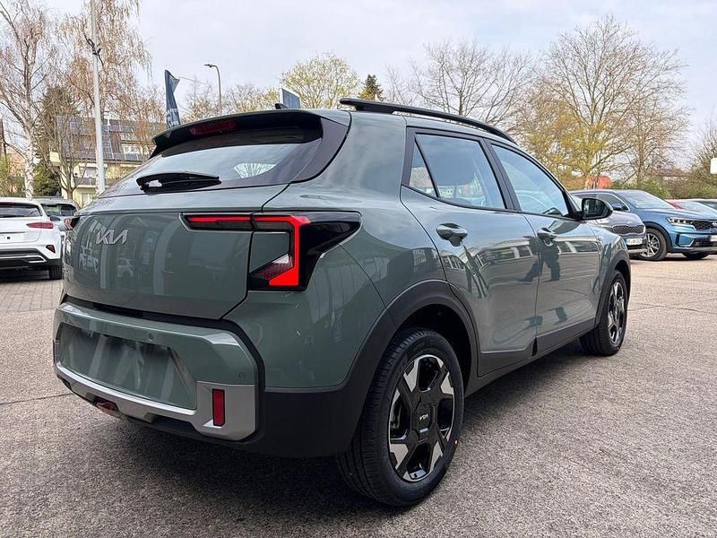 Neu Kia Stonic 101 PS (74 kW) 2026 Grün SUV