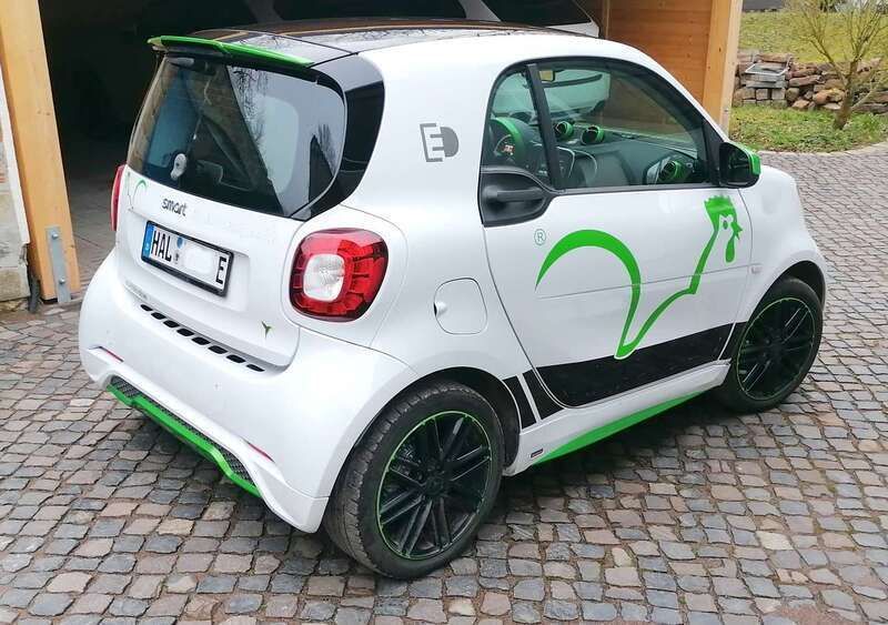 Weiß Gebraucht 2019 Smart ForTwo Electric Drive Brabus Coupé | 11.190 € (Fairer Preis) - Bild 1/4