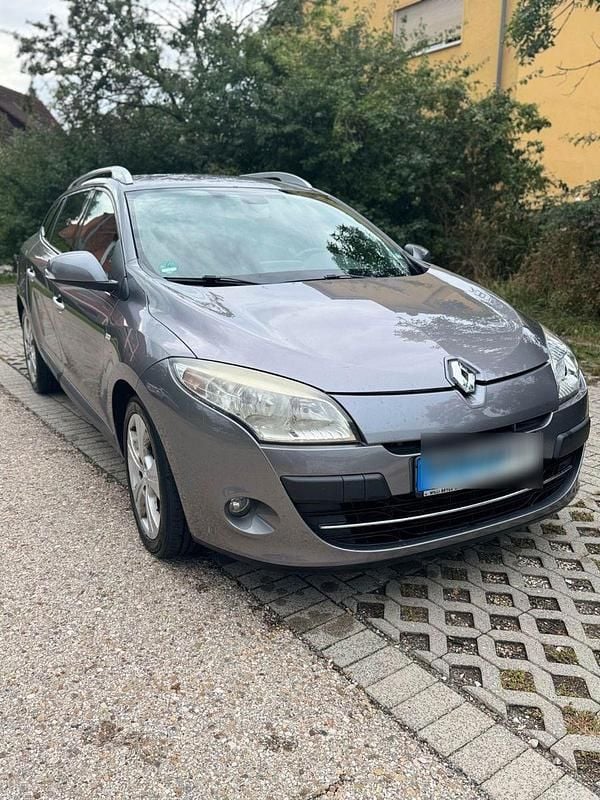 Grau Gebraucht 2010 Renault Mégane GrandTour Dynamique Kombi | 2.700 € (Fairer Preis) - Bild 1/4
