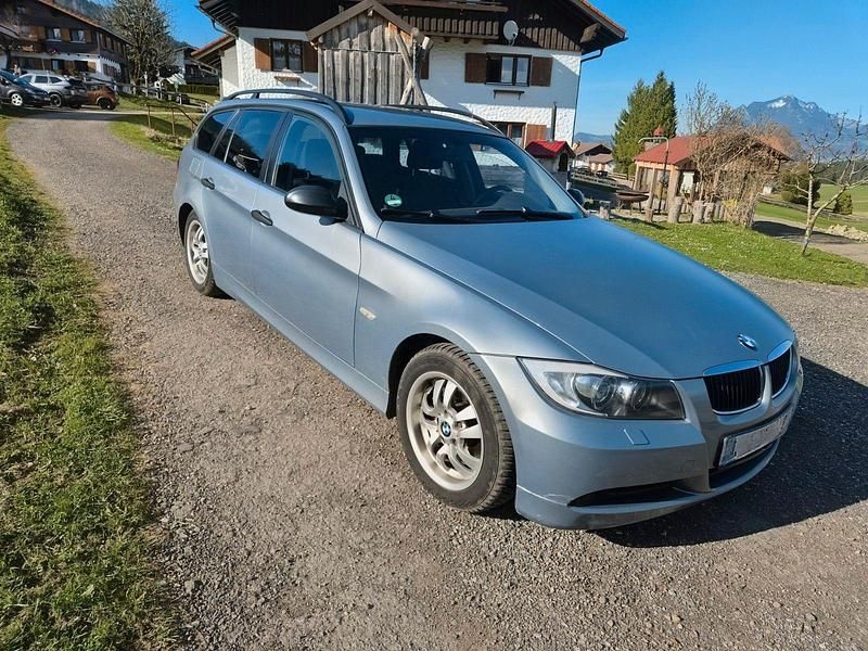 Gebraucht BMW 320 163 PS (119 kW) 2006 Blau Kombi