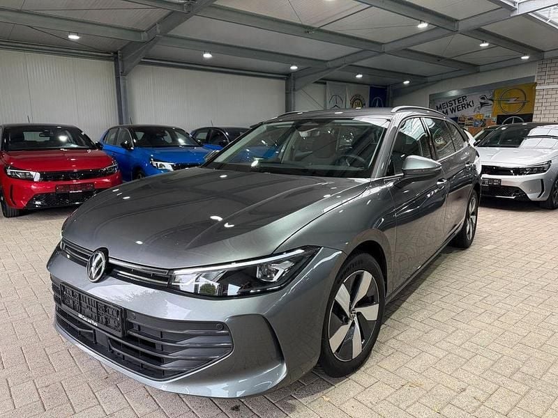 Grau Gebraucht 2024 VW Passat Kombi | 27.999 € (Fairer Preis) - Bild 1/4