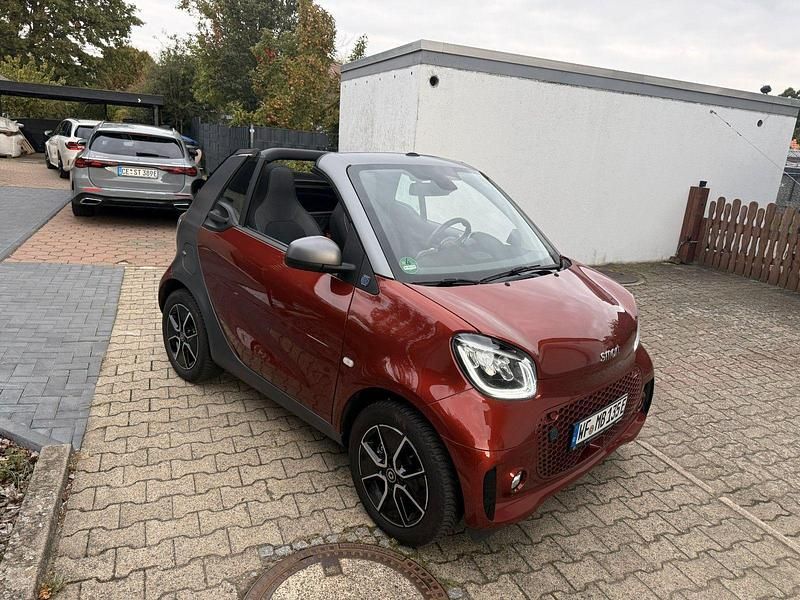 Rot Gebraucht 2020 Smart ForTwo Coupé Cabrio | 11.700 € (Fairer Preis) - Bild 1/4