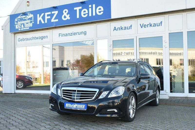 Schwarz Gebraucht 2011 Mercedes E350 Avantgarde Kombi | 6.980 € (Superpreis) - Bild 1/4