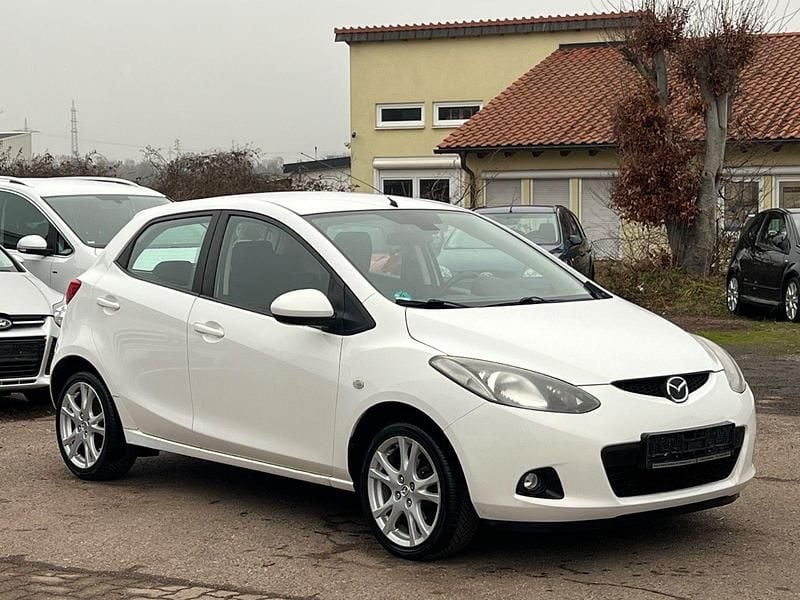 Weiß Gebraucht 2009 Mazda 2 Independence Kleinwagen | 2.499 € (Fairer Preis) - Bild 1/4