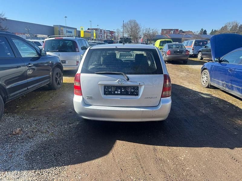Gebraucht Toyota Corolla 90 PS (66 kW) 2002 Silber Kombi