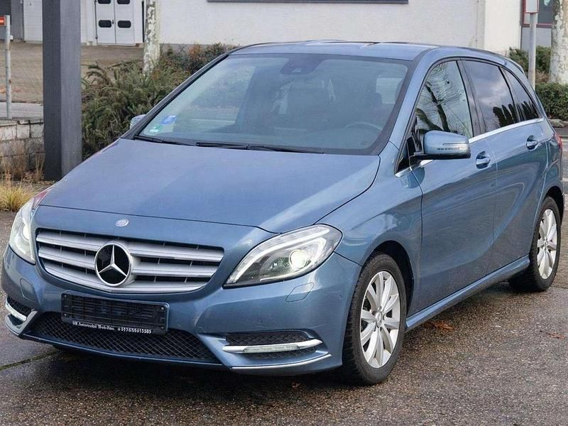 Blau urano grau Gebraucht 2012 Mercedes B180 Edition 1 Van / Kleinbus | 10.500 € (Guter Preis) - Bild 1/4