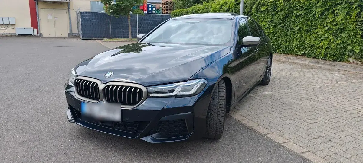 Używany BMW M550 Performance 530 KM (389 kW) 2023 Niebieski Sedan/Limuzyna