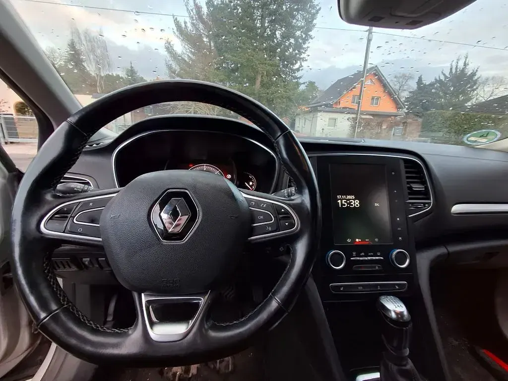 Gebraucht Renault Mégane Bose Edition 131 PS (96 kW) 2018 Silber Limousine