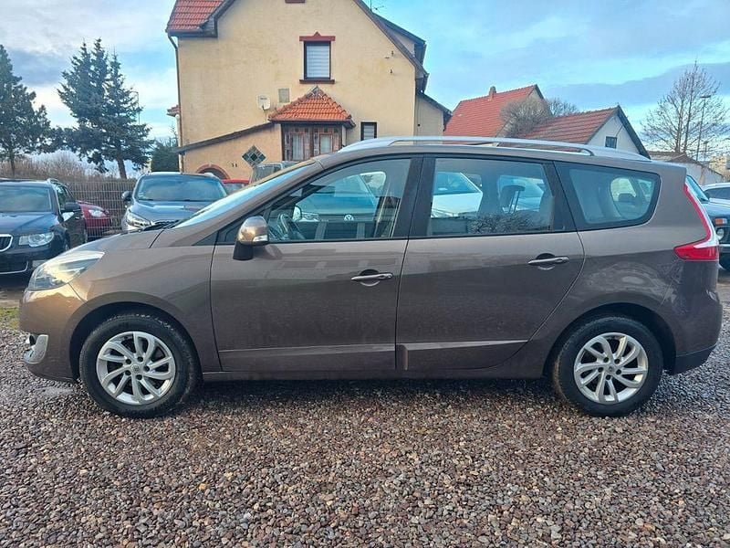 Gebraucht Renault Scénic III Initiale Paris 132 PS (97 kW) 2013 Braun Van / Kleinbus