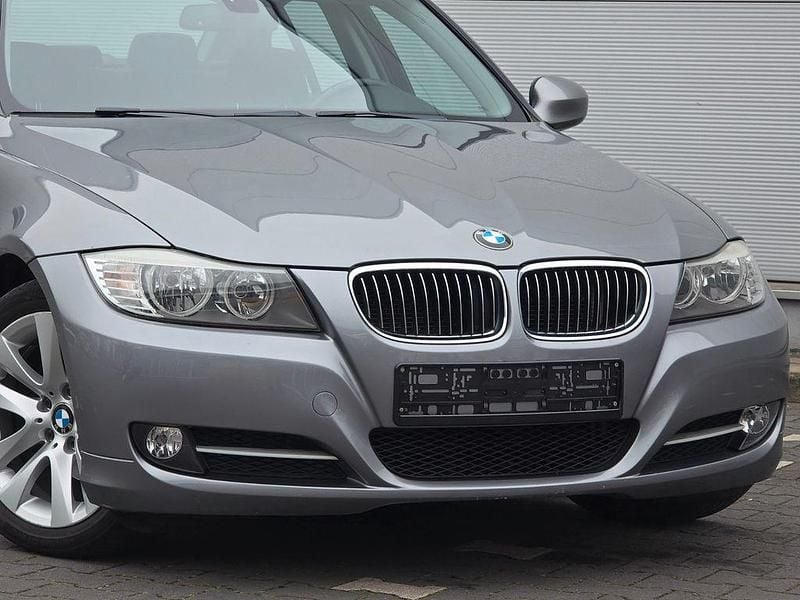 Gebraucht BMW 318 Comfort Edition 143 PS (105 kW) 2011 Grau Limousine