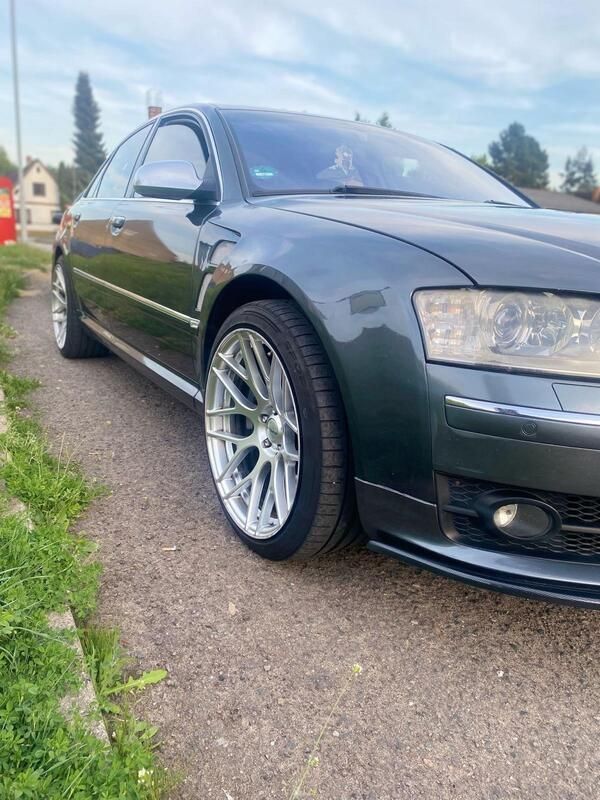 Grau Gebraucht 2006 Audi S8 Limousine | 6.300 € - Bild 1/4