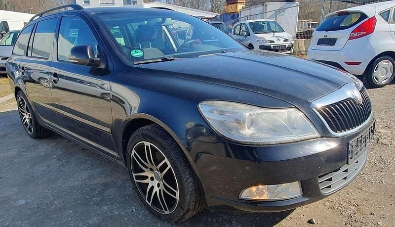 Schwarzmagic perleffekt Gebraucht 2010 Skoda Octavia Ambiente Kombi | 2.600 € (Guter Preis) - Bild 1/4
