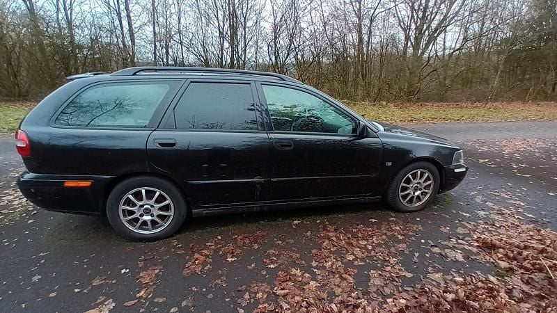Gebraucht Volvo V40 115 PS (84 kW) 2001 Schwarz Kombi