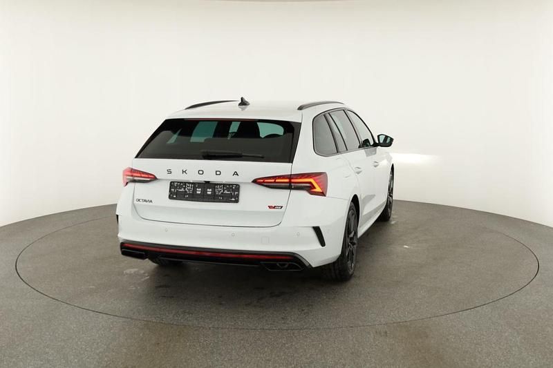 Neu Skoda Octavia RS 2026 Moon white metallic Kombi