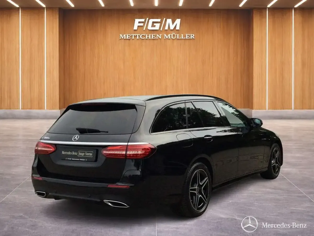 Gebraucht Mercedes E300 AMG 320 PS (235 kW) 2022 Lack obsidianschwarz Kombi