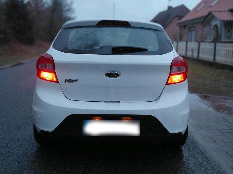 Gebraucht Ford Ka Plus 86 PS (63 kW) 2017 Weiß Kleinwagen