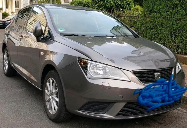 Grau Gebraucht 2016 Seat Ibiza Style Kleinwagen | 14.900 € - Bild 1/4