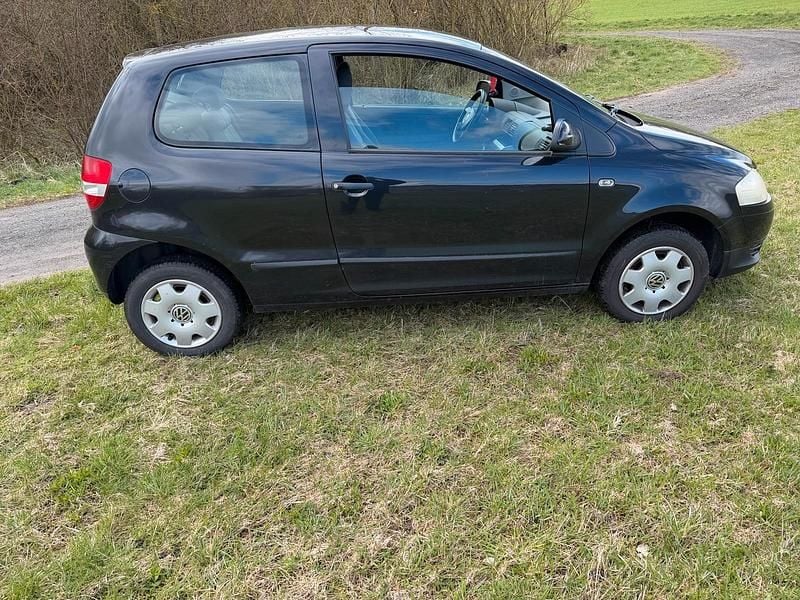 Gebraucht VW Fox 54 PS (39 kW) 2005 Schwarz Kleinwagen