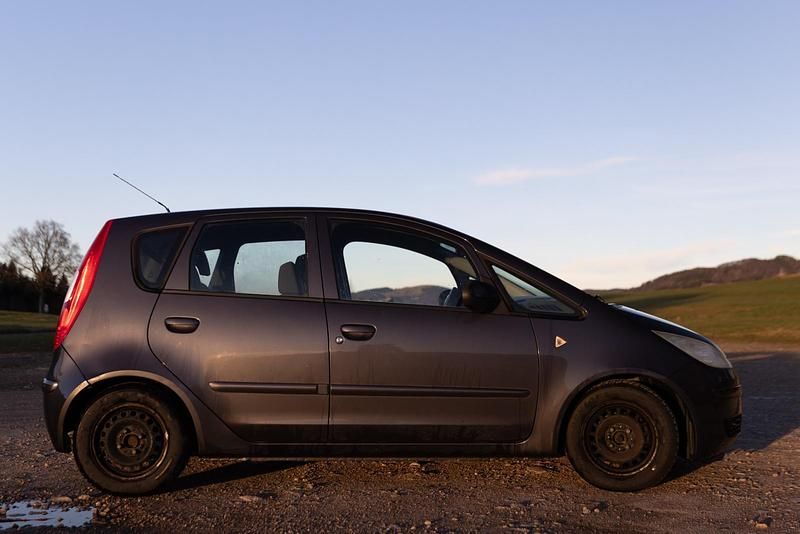 Grau Gebraucht 2006 Mitsubishi Colt Kleinwagen | 1.500 € - Bild 1/4