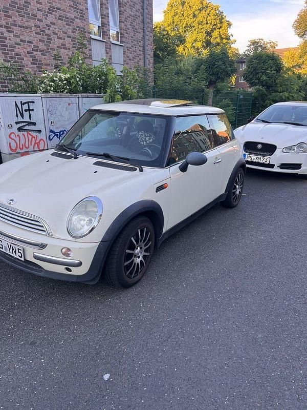 Weiß Gebraucht 2004 Mini ONE Kleinwagen | 750 € (Fairer Preis) - Bild 1/4