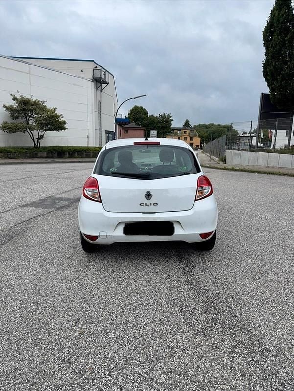 Gebraucht Renault Clio II Expression 75 PS (55 kW) 2011 Weiß Kleinwagen