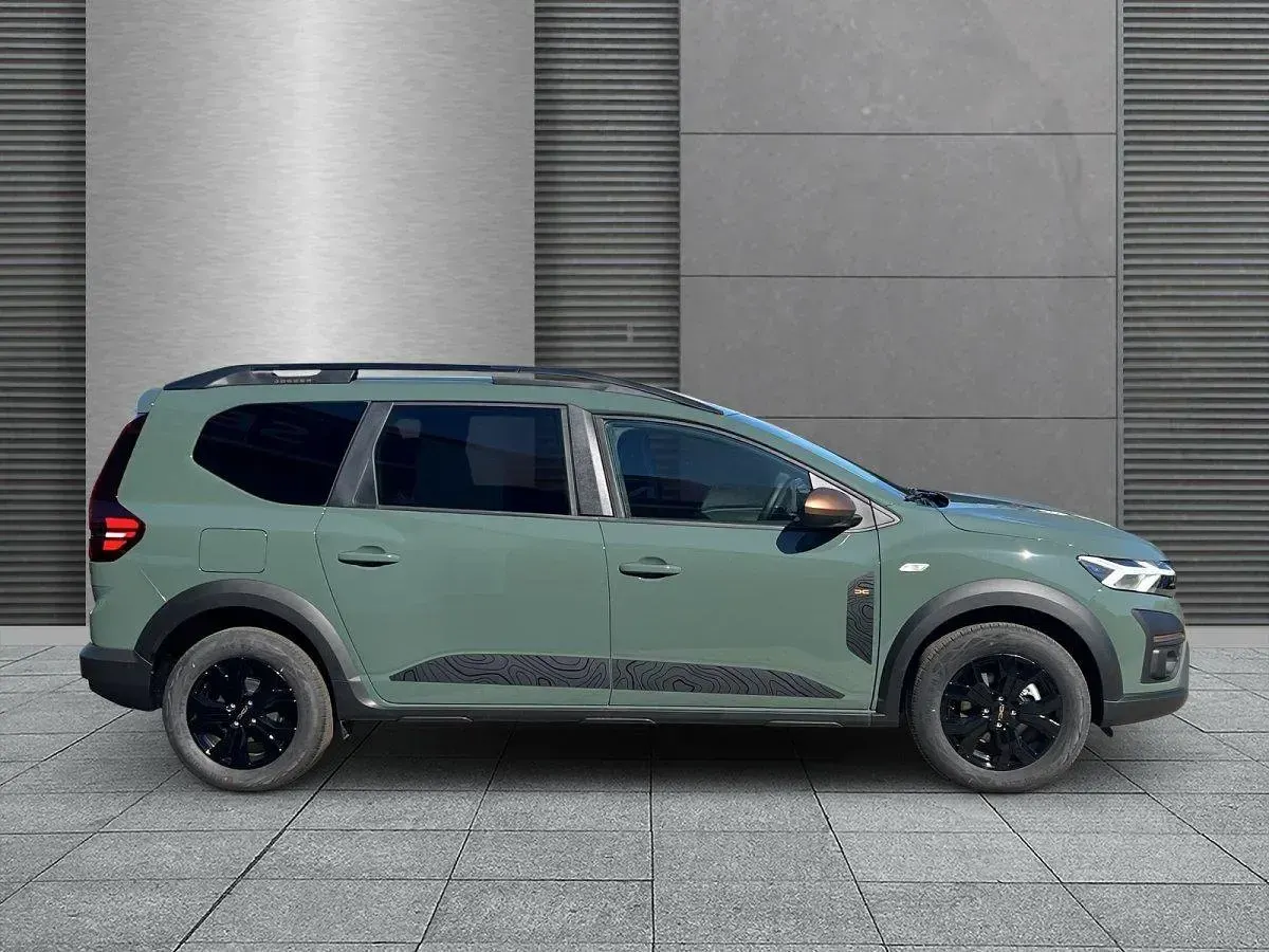 Neu Dacia Jogger Extreme 141 PS (103 kW) 2025 Safarigrüngrau Van / Kleinbus