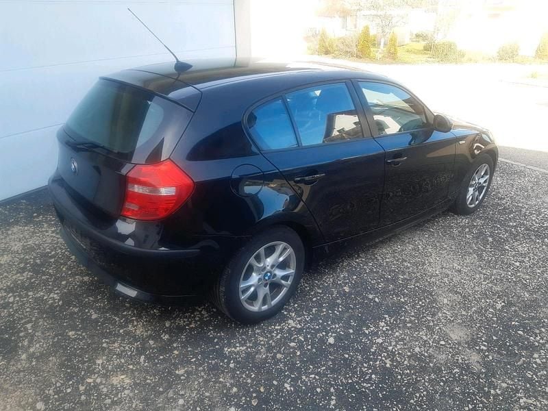 Gebraucht BMW 118 143 PS (105 kW) 2009 Schwarz Kleinwagen