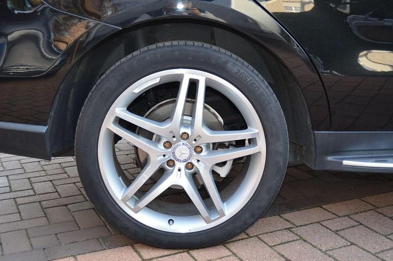 Gebraucht Mercedes ML350 258 PS (189 kW) 2011 Schwarz SUV