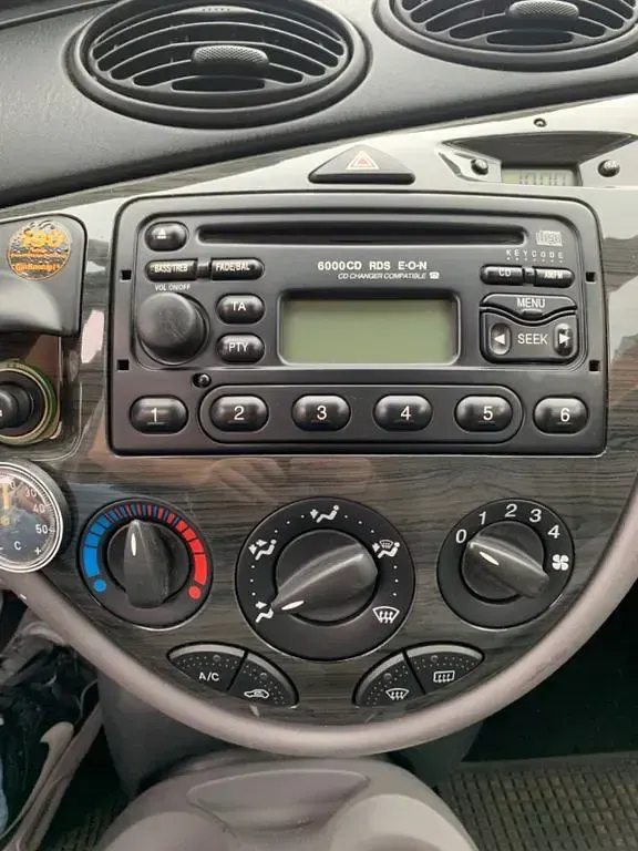 Usata Ford Focus Ghia 116 CV (85 kW) 2001 Blu Berlina