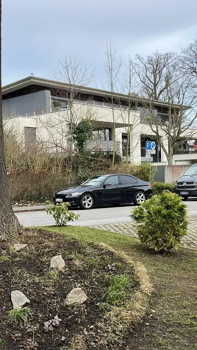 Gebraucht BMW 320 Sport Line 194 PS (142 kW) 2012 Schwarz Limousine