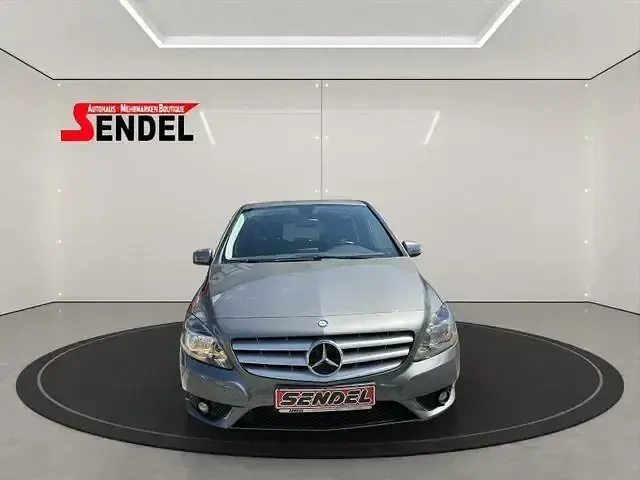 Gebraucht Mercedes B180 122 PS (89 kW) 2012 Grau Kleinwagen