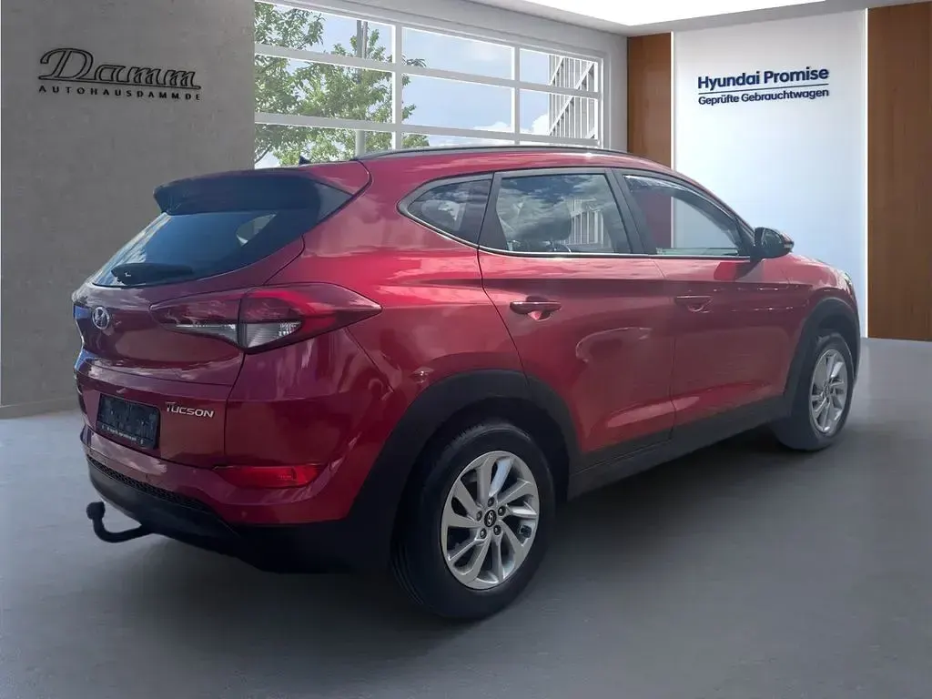 Gebraucht Hyundai Tucson Trend 132 PS (97 kW) 2016 Rot SUV