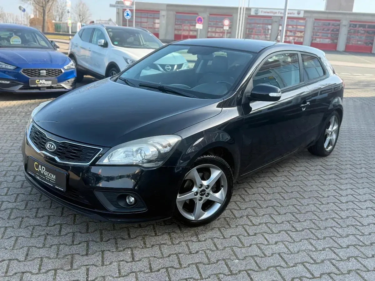 Gebraucht Kia ProCeed Edition 7 116 PS (85 kW) 2012 Schwarz Kleinwagen
