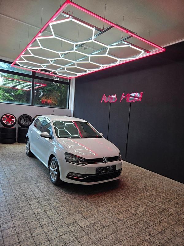 Weiß Gebraucht 2015 VW Polo LOUNGE Kleinwagen | 7.599 € (Fairer Preis) - Bild 1/4