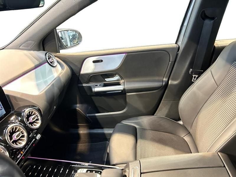 Gebraucht Mercedes B200 Progressive 163 PS (119 kW) 2019 Mountaingrau metallic Van / Kleinbus