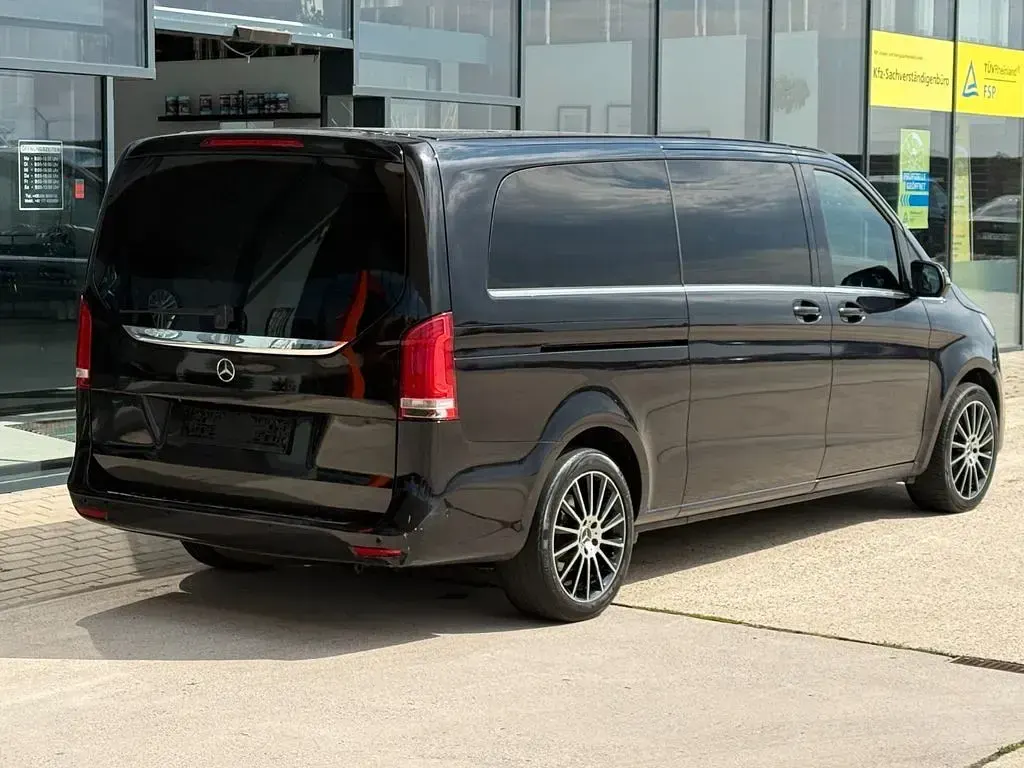 Gebraucht Mercedes V220 Avantgarde 163 PS (119 kW) 2019 Obsidianschwarz metallic Van / Kleinbus