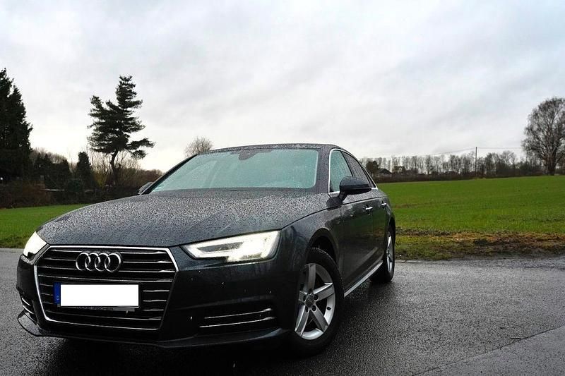 Grau Gebraucht 2016 Audi A4 Ambiente Limousine | 16.799 € (Fairer Preis) - Bild 1/4