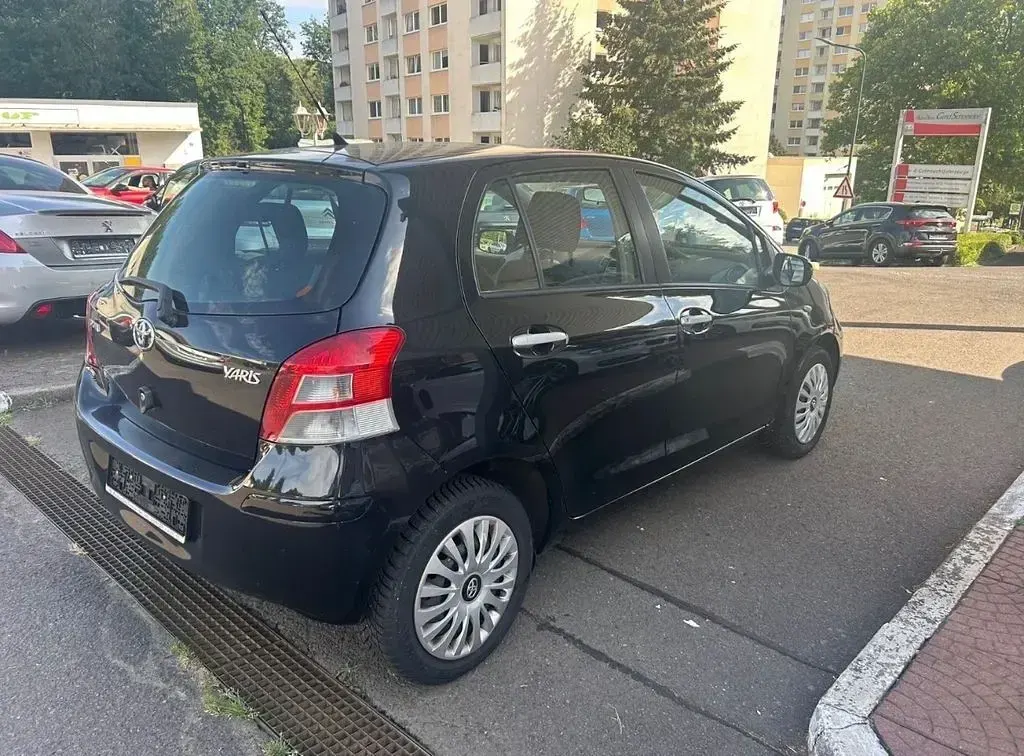 Gebraucht Toyota Yaris 69 PS (50 kW) 2010 Schwarz Kleinwagen