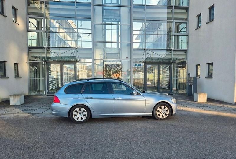 Blau Gebraucht 2009 BMW 320 Performance Kombi | 5.400 € (Guter Preis) - Bild 1/4