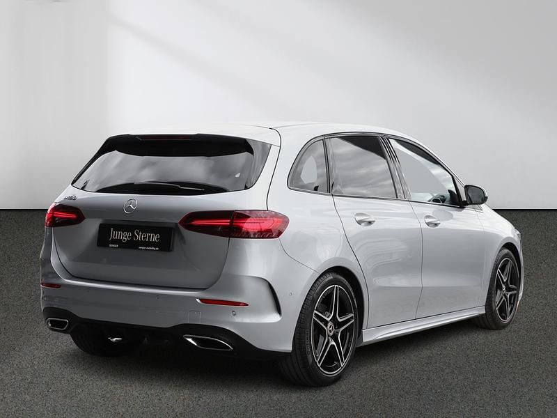 Gebraucht Mercedes B180 AMG 136 PS (100 kW) 2024 Silber Kleinwagen