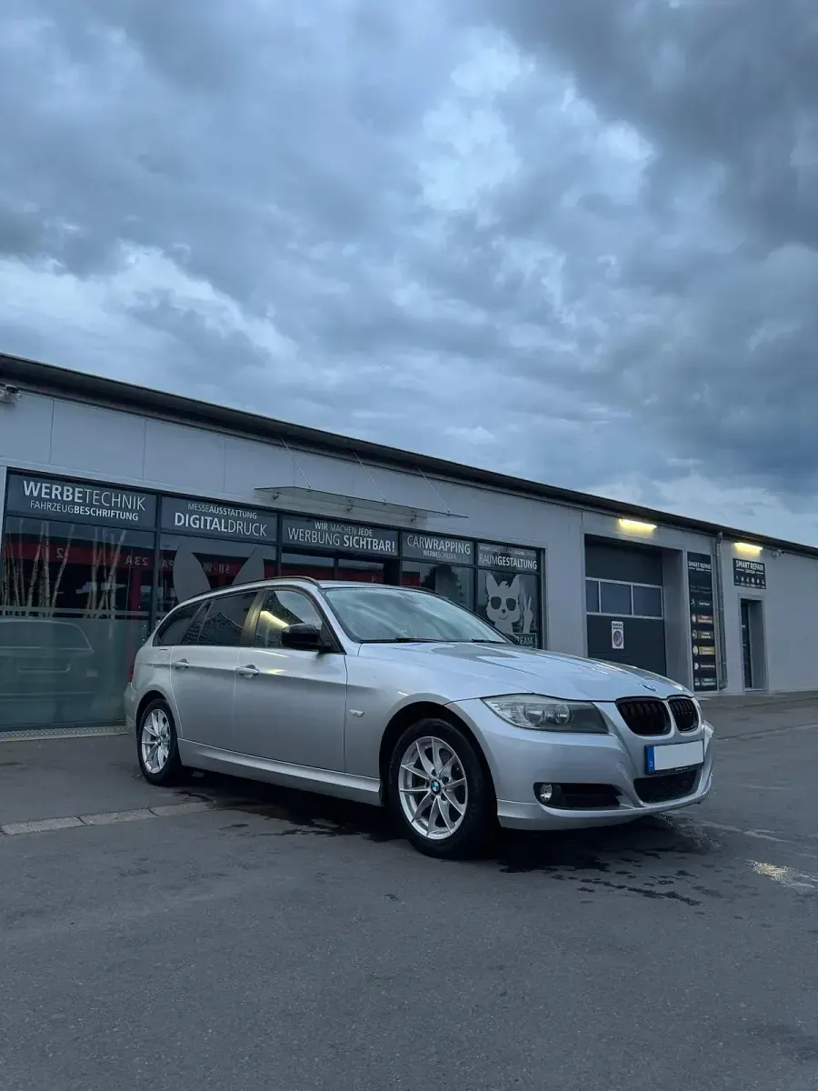Gebraucht BMW 320 184 PS (135 kW) 2011 Silber Kombi