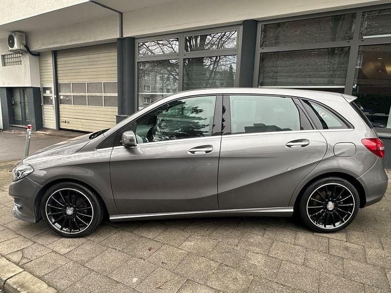 Gebraucht Mercedes B180 122 PS (89 kW) 2017 Grau Van / Kleinbus