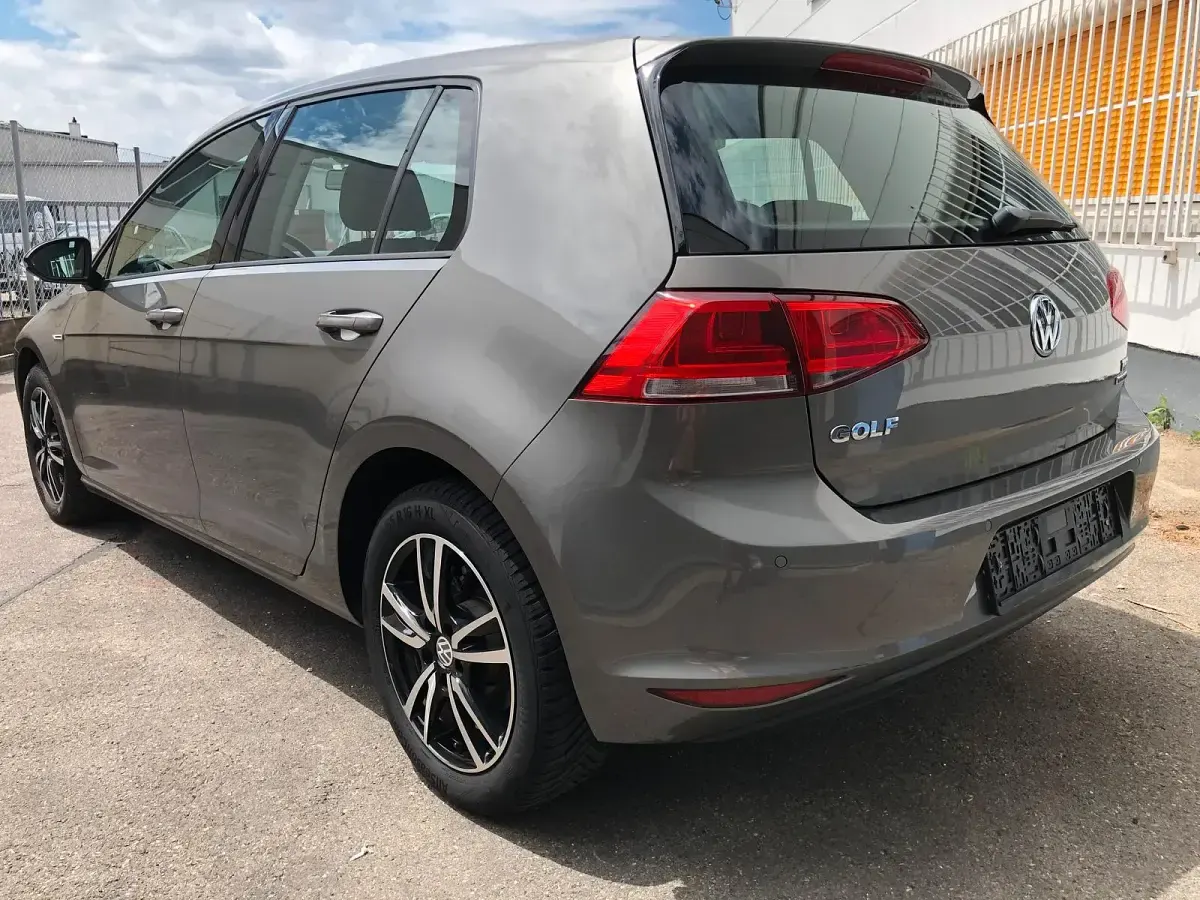 Gebraucht VW Golf VII 110 PS (80 kW) 2016 Grau Limousine
