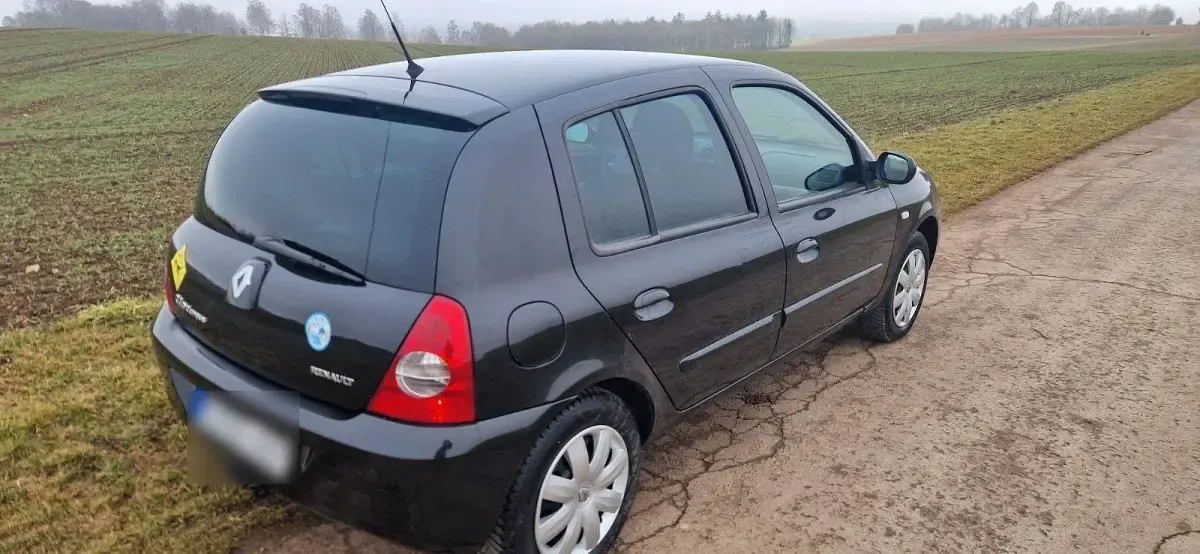 Używany Renault Clio II Authentique 75 KM (55 kW) 2007 Czarny Sedan/Limuzyna