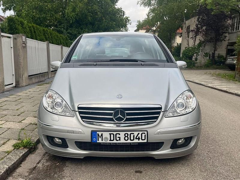 Silber Gebraucht 2005 Mercedes A200 Avantgarde Van / Kleinbus | 5.300 € (Fairer Preis) - Bild 1/4