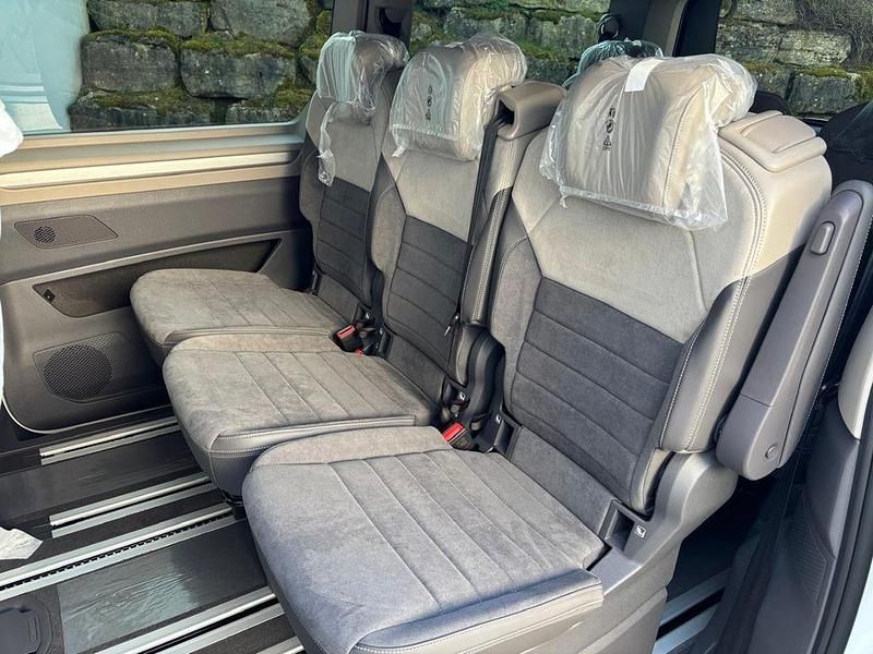 Gebraucht VW Multivan Edition 150 PS (110 kW) 2026 Candyweiß Van