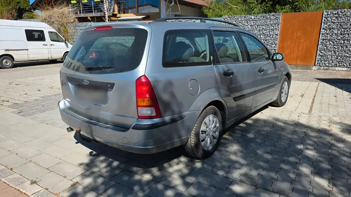 Używany Ford Focus 116 KM (85 kW) 2004 Szary Kombi