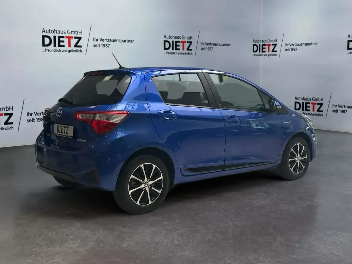 Gebraucht Toyota Yaris Team 75 PS (55 kW) 2018 Nebula blue Limousine