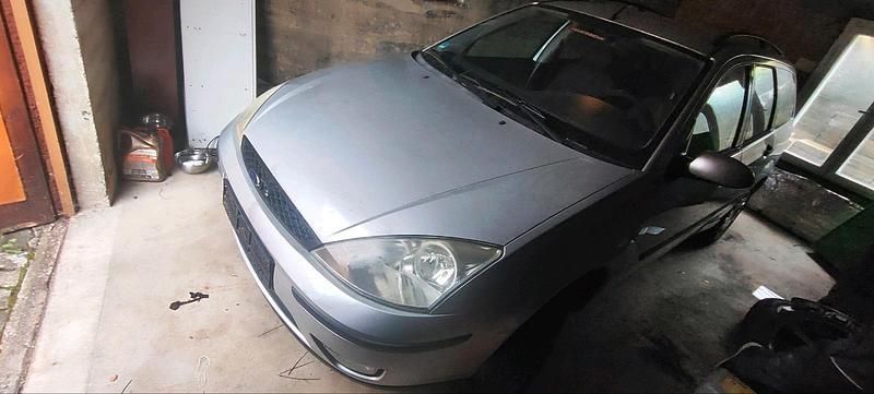 Grau Gebraucht 2004 Ford Focus Kombi | 1.500 € (Fairer Preis) - Bild 1/4