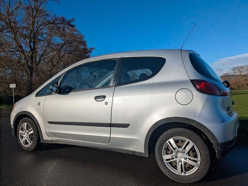 Gebraucht Mitsubishi Colt 75 PS (55 kW) 2011 Silber Kleinwagen